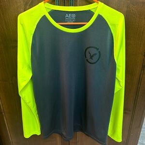 Men’s American Eagle shirt size L.